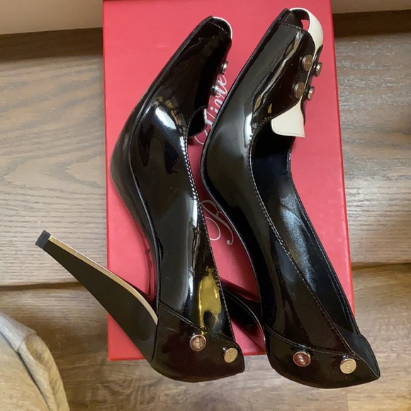 Roger Vivier Black and white heels - Picture 9 of 10